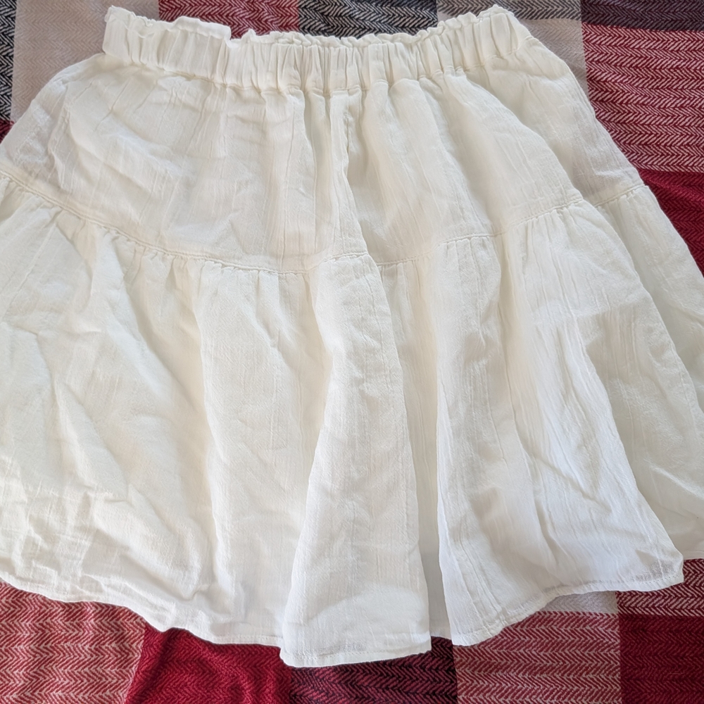 Uniqlo White Tiered Cotton Skirt with Elastic Waist
